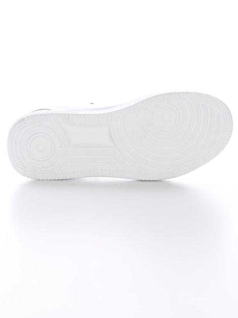 24 Hours Sneaker inLack-Optik Artikelnummer: 1892416 Nur noch ein Tag übrig