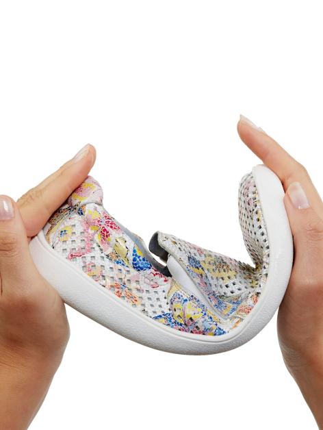 Naturläufer Slipper mit sommerlicher Lochung Artikelnummer: 1761560 Angebote