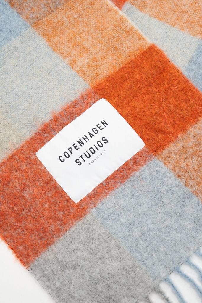 Studio Copenhagen CPH SHAWL 2 wool mix blue/orange Osterangebot