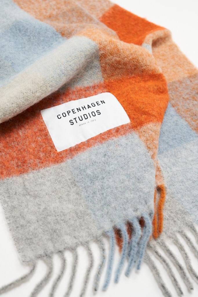 Studio Copenhagen CPH SHAWL 2 wool mix blue/orange Osterangebot