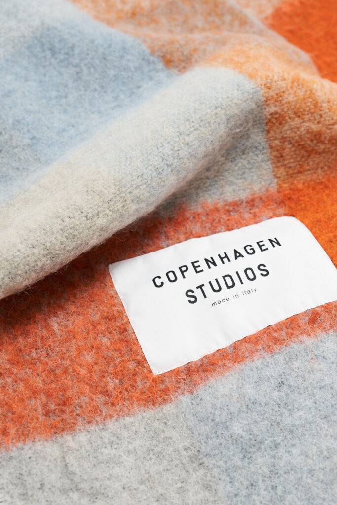 Studio Copenhagen CPH SHAWL 2 wool mix blue/orange Osterangebot